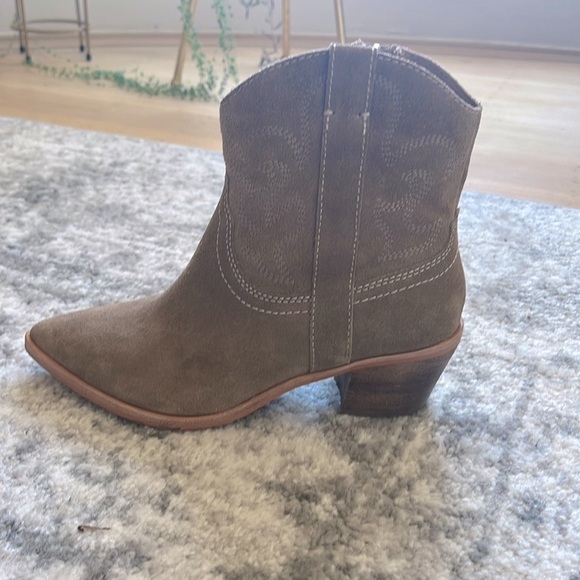 Dolce Vita Size 7 Solow Western / cowboy ankle boots. - Picture 3 of 6